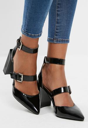 Multi strap block heel