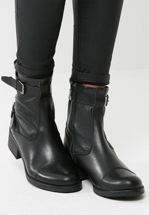 Felia leather boot