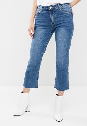 Mid rise straight crop stretch jean