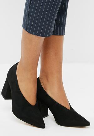 Spy pointy block heel