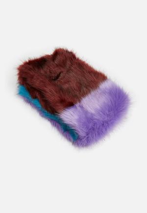 Colour block faux fur shawl