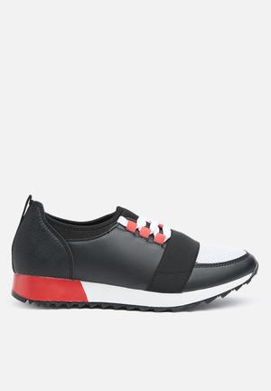 Front strap lace up runner - black 
