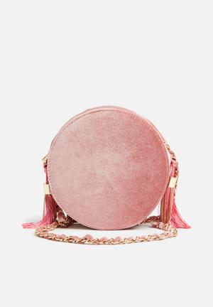 Circle velvet tassel detail cross body bag - pink
