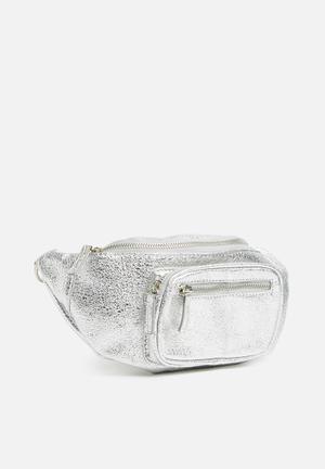 Chain faux leather waist bag - silver