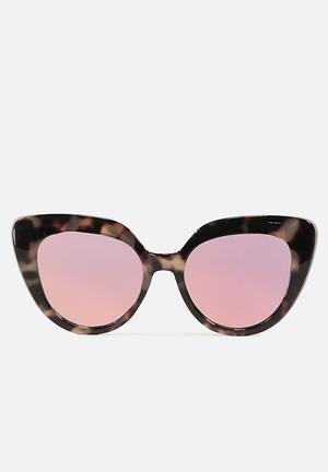 Violet cateye sunglasses - milky sand