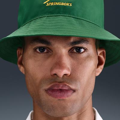 nike bucket hat on head