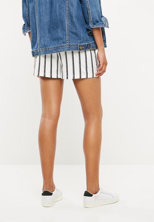 Superbalist - Sailor front short - white & black 