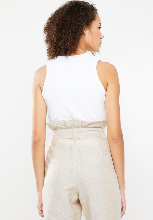 Superbalist - High neck cut away vest - white