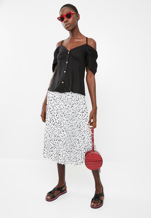 STYLE REPUBLIC - Cold shoulder front button top - black