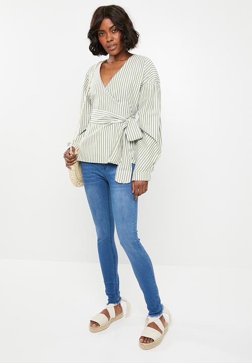 STYLE REPUBLIC - Volume sleeve wrap blouse - green & white
