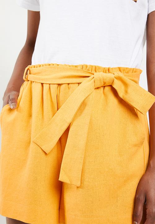 Superbalist - Linen blend shorts - yellow 