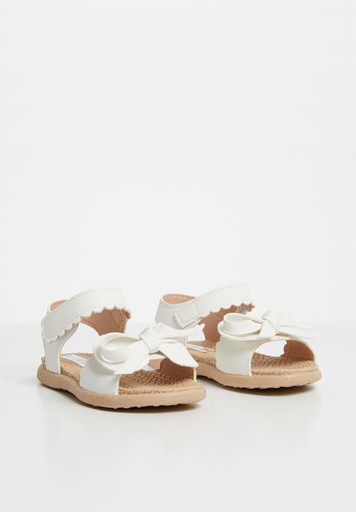 Pop Candy - Kids bow detailed sandal - white