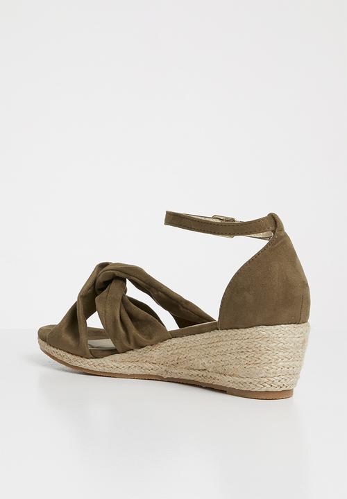 STYLE REPUBLIC - Knotted detail wedges - taupe