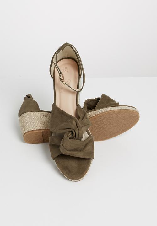 STYLE REPUBLIC - Knotted detail wedges - taupe