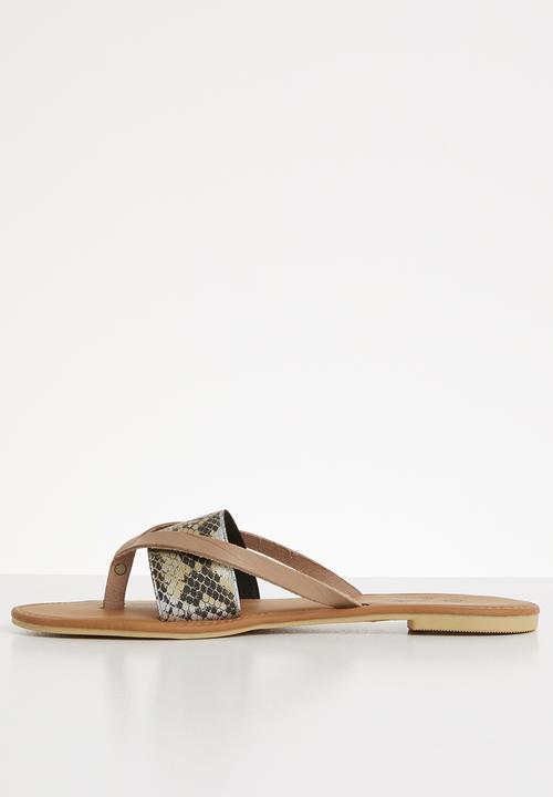 edit - Leather thong sandals - tan