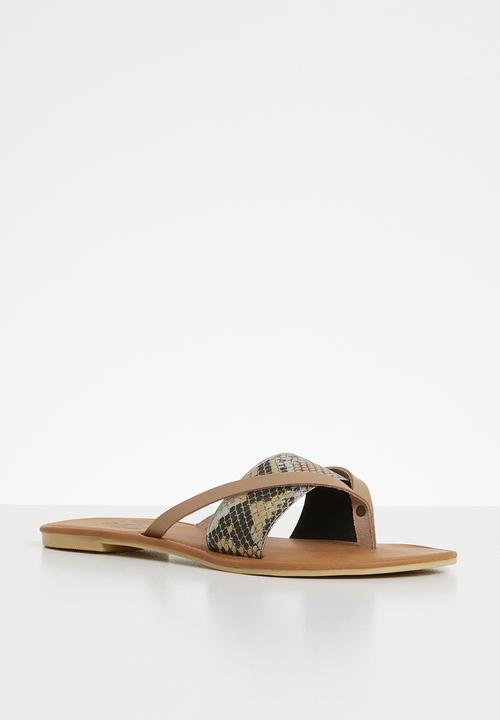 edit - Leather thong sandals - tan