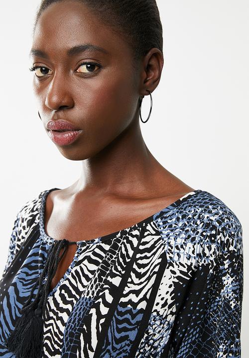 Revenge - Peasant blouse with contrast print - blue