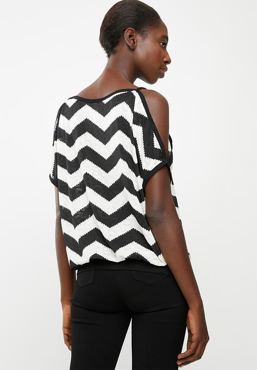 Revenge - Zig-zag batwing top - black