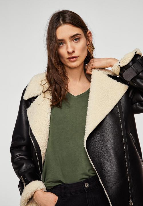 MANGO - V-neckline essential T-shirt - green