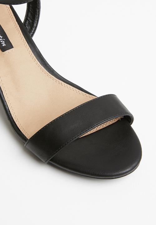 Cherry Collection - Ohio ankle strap heels - black