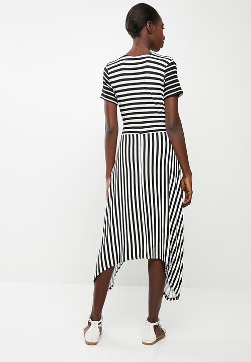 edit - Short sleeve wrap dress - black & white