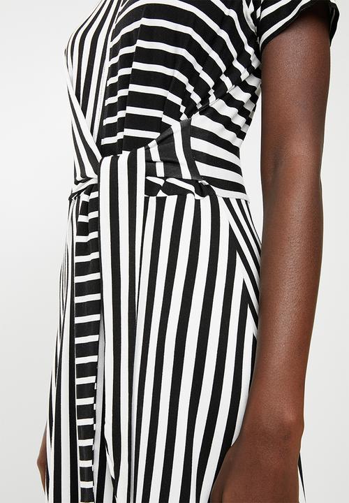 edit - Short sleeve wrap dress - black & white