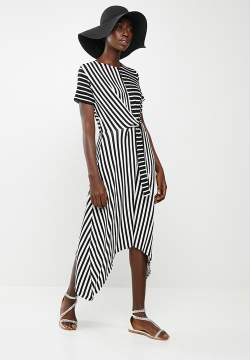 edit - Short sleeve wrap dress - black & white