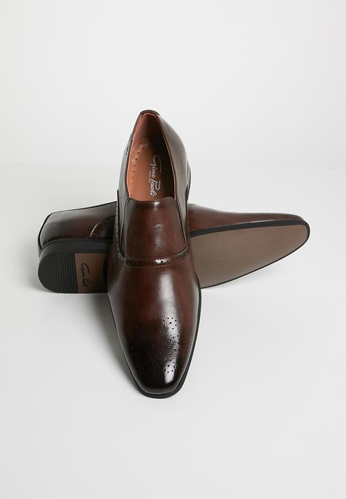 Gino Paoli - Medallion toe slip on shoes - brown