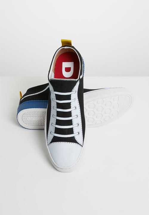 Diesel  - S-imaginee low on - black & white