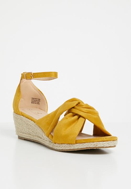 STYLE REPUBLIC - Knotted detail wedges - yellow