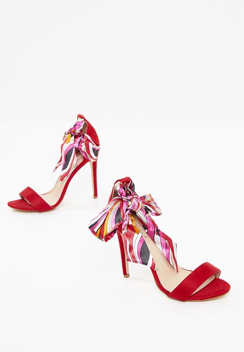 Miss Black - Skylar satin tie heels - red
