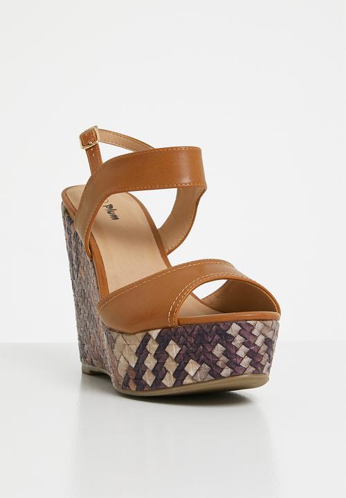 Plum - Ankle strap wedges - tan