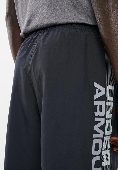 Under Armour - Woven graphic wood mark short - black 