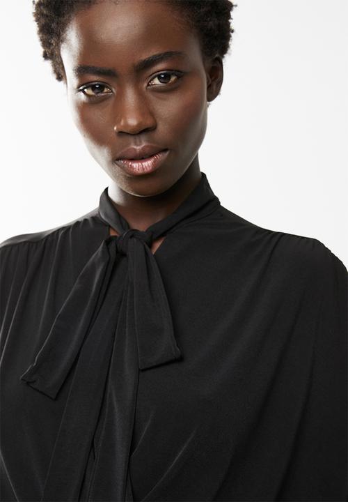 STYLE REPUBLIC - Kitty bow drape top - black