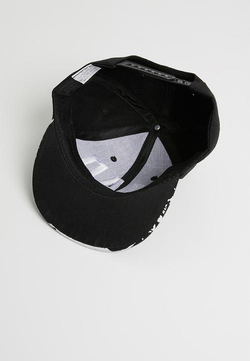 Pop Candy - Mad flat brim cap - black and white