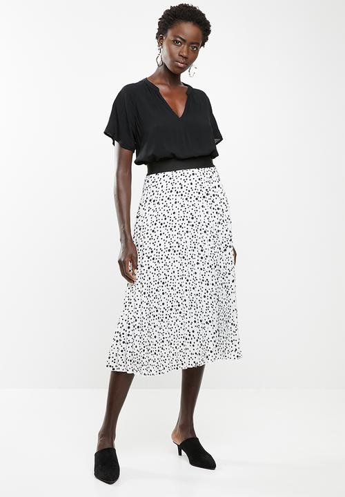 edit - Short sleeve pintuck blouse - black
