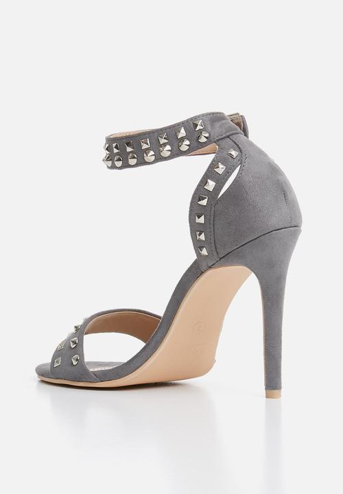 Miss Black - Zeenat heel - grey