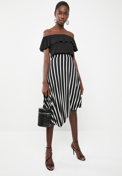 c(inch) - Asymmetrical skirt - black and white