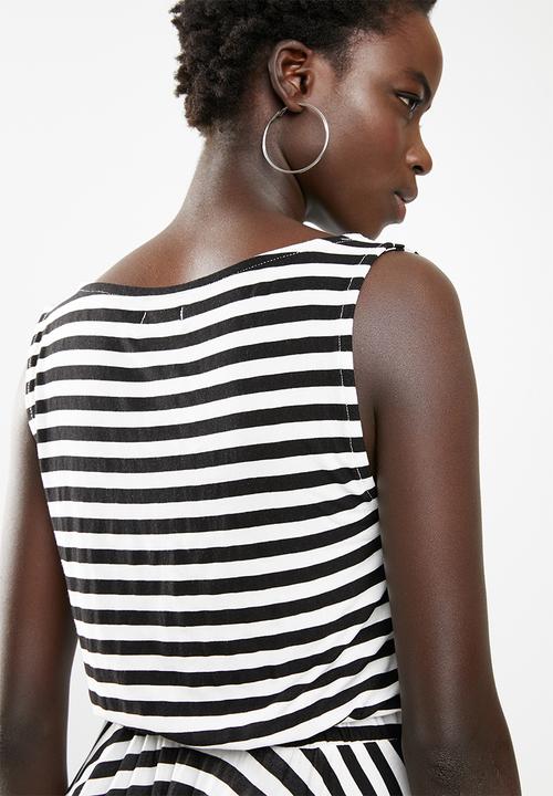edit - Striped sleeveless dress with dipped hem - black & white 