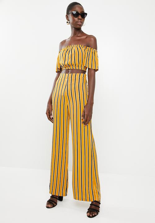STYLE REPUBLIC - Bardot crop top - mustard & black 