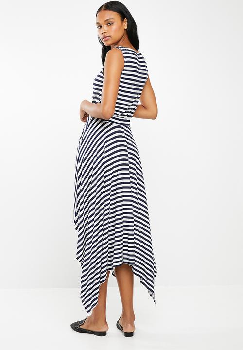 edit - Sleeveless dress with dipped hem - navy