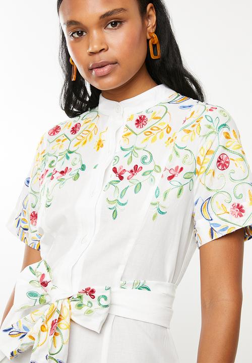 AMANDA LAIRD CHERRY - Mathlo shirt dress yellow & white