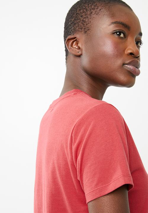 Superbalist - Rolling summer short sleeve tee - red