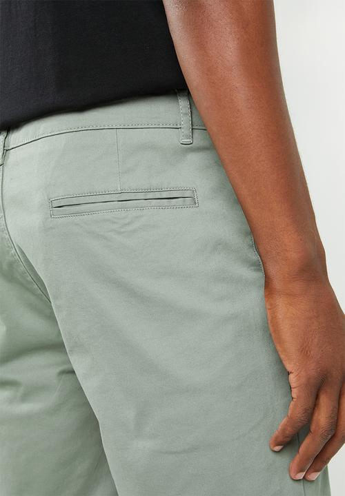 Superbalist - Slim chino shorts - green