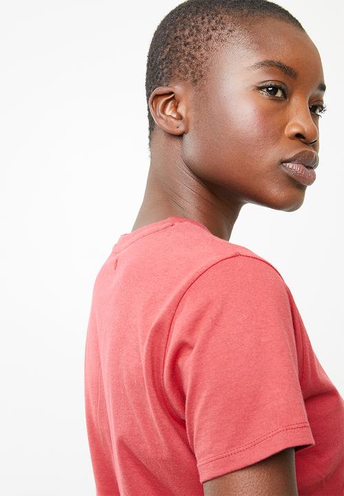Superbalist - More weekends tee - red