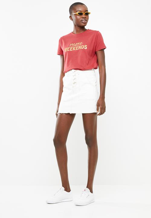 Superbalist - More weekends tee - red