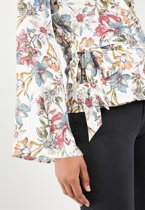 Superbalist - Bell sleeve wrap blouse - black floral 