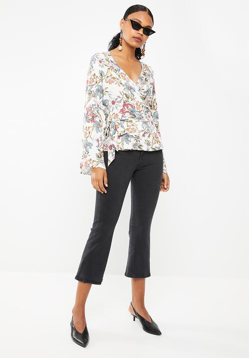 Superbalist - Bell sleeve wrap blouse - black floral 