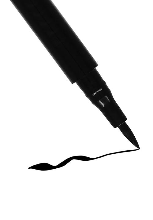 W7 Cosmetics - Extra fine eyeliner