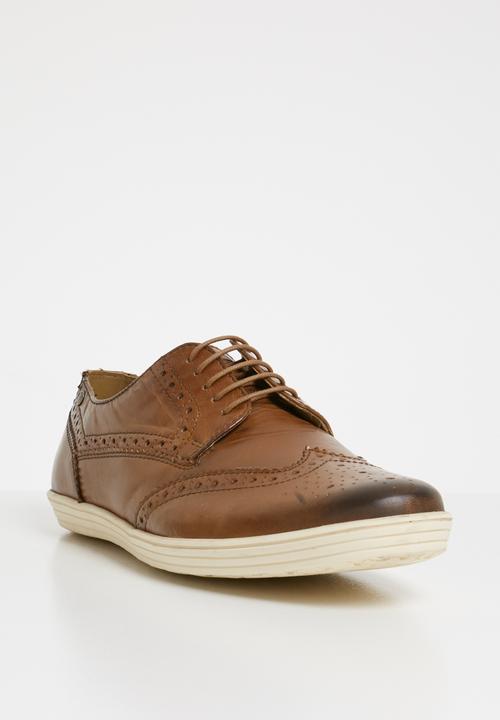 Base London - Perform burnished leather - tan 